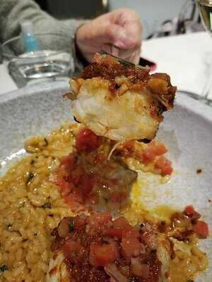 Lab Eat Restaurant & Bar