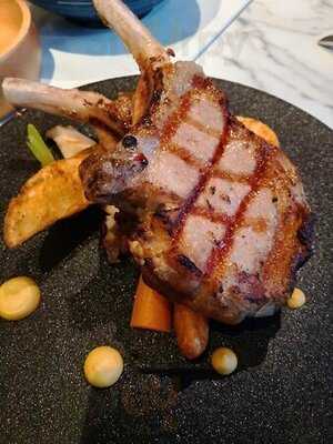 Lab Eat Restaurant & Bar