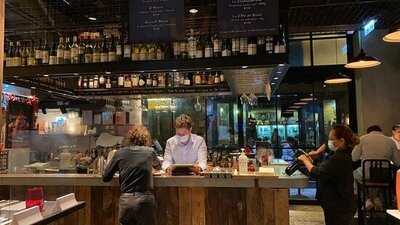 Scarlett Cafe & Wine Bar