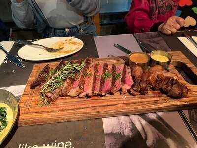 Scarlett Cafe & Wine Bar