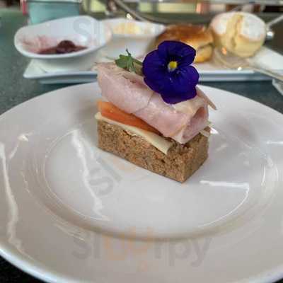 Lobby Lounge, Island Shangri-la Hotel