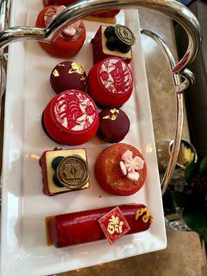 Lobby Lounge, Island Shangri-la Hotel