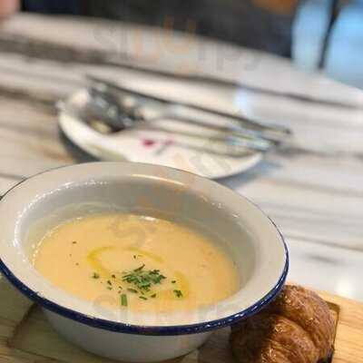 Hesheeat Cafe (記利佐治街店)