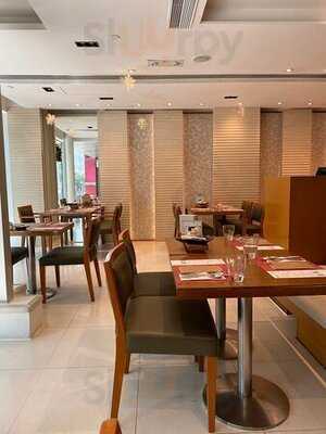 Bistro On The Mile At Holiday Inn Golden Mile