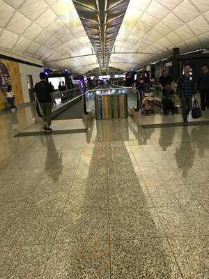 何洪記 (香港國際機場)