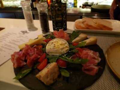 Giàbar Bistro Food & Wine Store