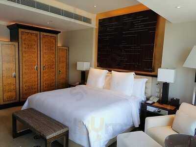 池畔餐廳 (香港四季酒店)