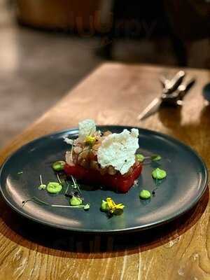 Tipsy Restaurant & Bar