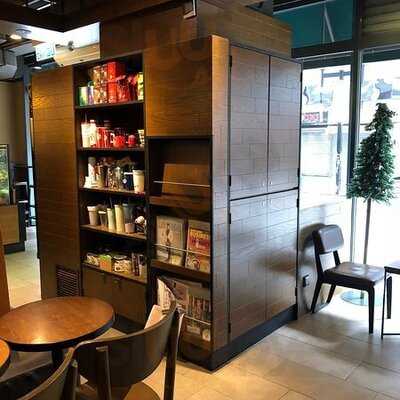 星巴克(宜必思店)