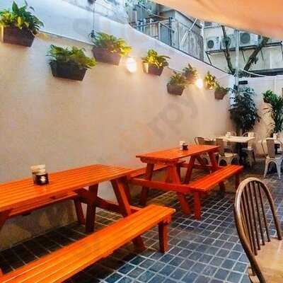 羽毛和骨頭 - 跑馬地