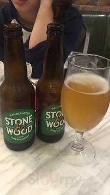 羽毛和骨頭 - 跑馬地