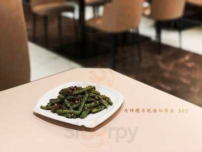 乐天皇朝 (加拿芬广场)