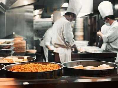 乐天皇朝 (加拿芬广场)