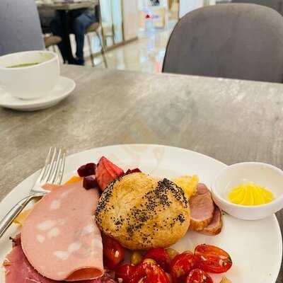 Table 18 Dining Cafe & Bar