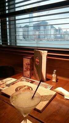 Dan Ryan's Chicago Grill (ocean Terminal)