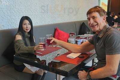 Super Giant 餐廳及酒吧