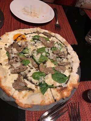 Super Giant 餐廳及酒吧