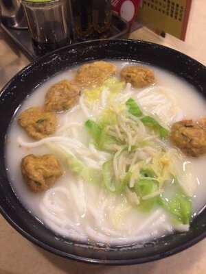 生記鮮魚湯米線