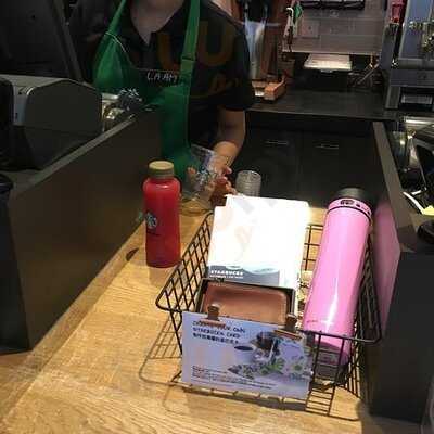 星巴克(荃新天地店)