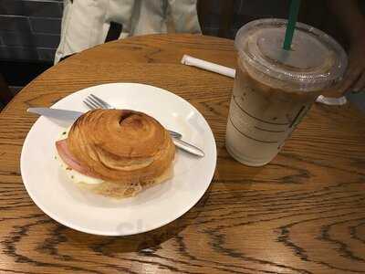 星巴克(荃新天地店)