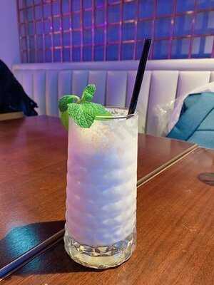 Strokes Hk Minigolf Bar & Restaurant