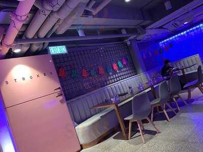 Strokes Hk Minigolf Bar & Restaurant