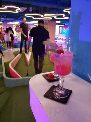 Strokes Hk Minigolf Bar & Restaurant