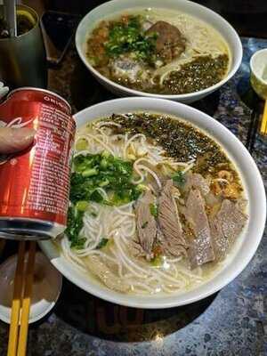 雲南阿老表黑羊湯鍋米線 (佐敦)