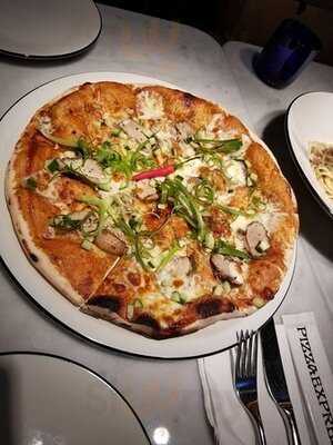 Pizza Express (帝國中心)
