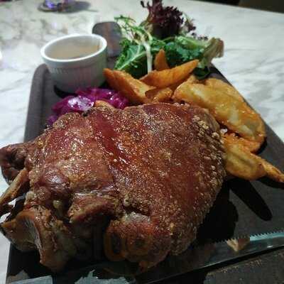 Cosmos Restaurant & Bar