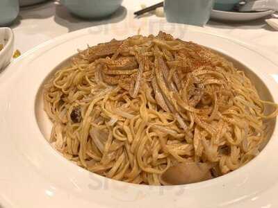 八月 (沙田分店)