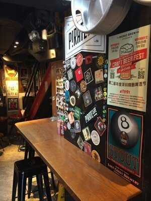 The Roundhouse - Chicken + Beer