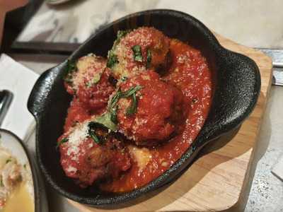 Piccolo Pizzeria & Bar