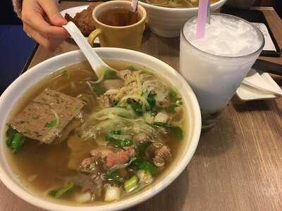 越棧越式湯粉專門店 (綠楊坊)