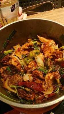 陸陸雞煲火鍋 - 旺角總店