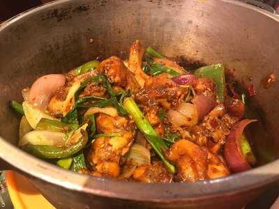 陸陸雞煲火鍋 - 旺角總店