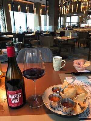 Cruise 空中餐廳及酒吧