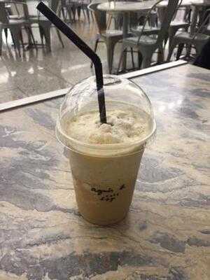 Agnès B. Café Lpg (香港國際機場)