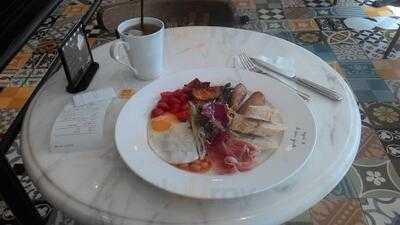 Agnes B. Cafe L.p.g.(mody Road)