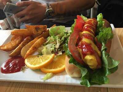 Moment Cafe (元朗)