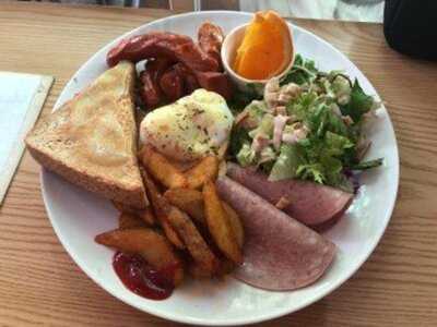 Moment Cafe (元朗)