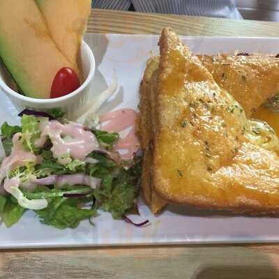 Moment Cafe (元朗)