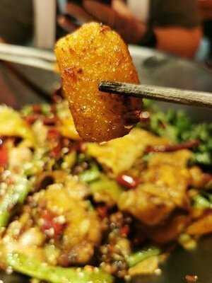 十二位熱辣火鍋莊