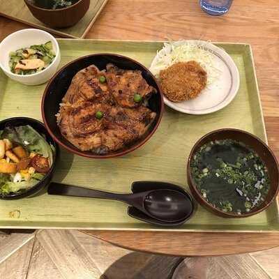 丼丼屋食堂