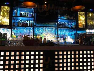 A Tavola Bar & Grill