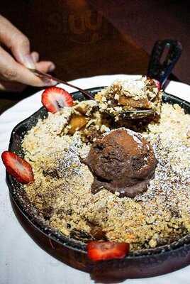 A Tavola Bar & Grill