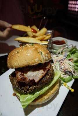 A Tavola Bar & Grill