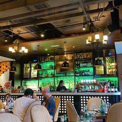 A Tavola Bar & Grill