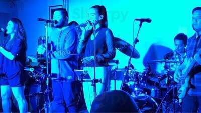 Sticky Fingers Bar & Restaurant