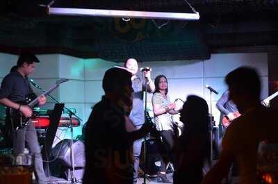 Sticky Fingers Bar & Restaurant